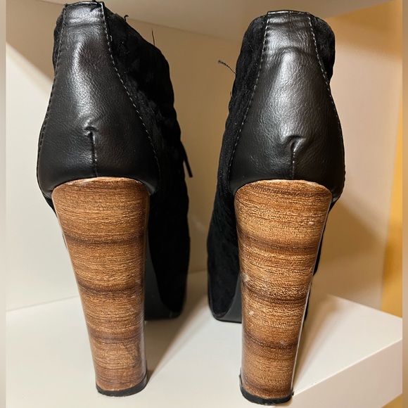 Heeled platform boots - Picture 3 of 11